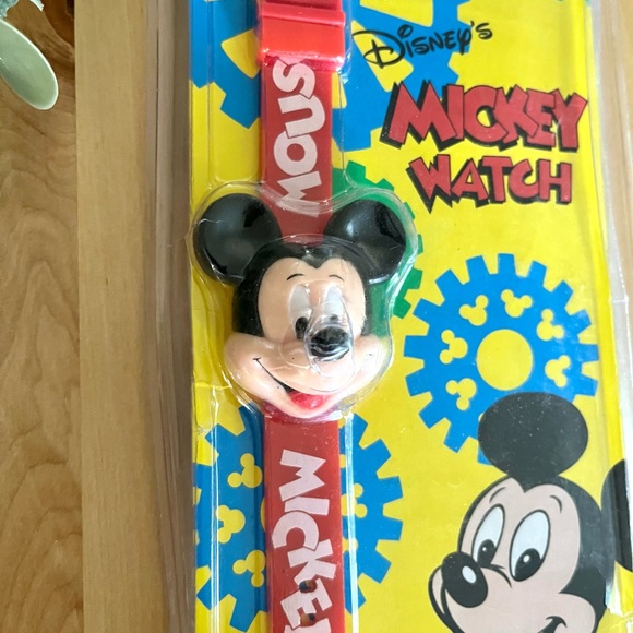 Vintage Mickey Mouse Watch 90’s Retro - Picture 2 of 6